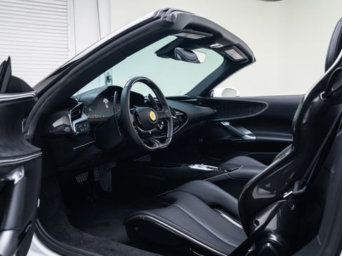 Used 2024 Ferrari SF90 Spider image 2