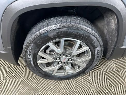 Used 2022 GMC Acadia SLE image 11