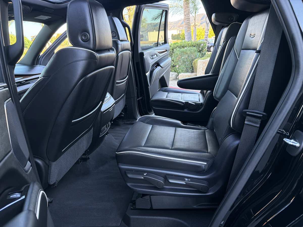 Used 2021 Cadillac Escalade Premium Luxury RWD image 25