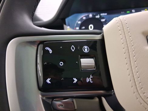 New 2025 Land Rover Range Rover Long Wheelbase SE image 15