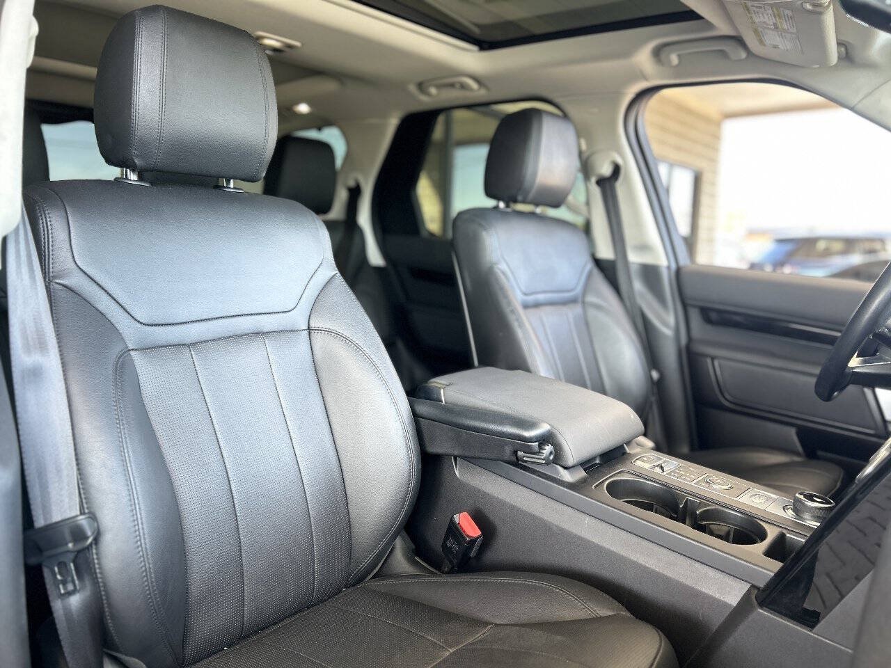Used 2018 Land Rover Discovery SE AWD/4WD image 57