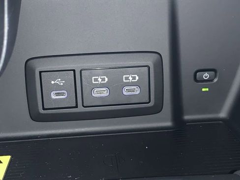 Used 2023 Toyota Venza LE image 27