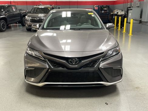 Used 2022 Toyota Camry XSE FWD image 3