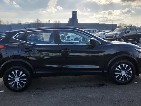 Used 2018 Nissan Rogue Sport S image 16