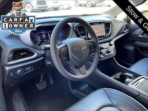 Used 2026 Chrysler Pacifica Limited w/ S Appearance Package FWD image 14