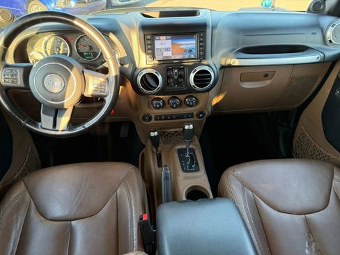 Used 2014 Jeep Wrangler Unlimited Sahara w/ Connectivity Group AWD/4WD image 10