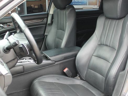 Used 2018 Honda Accord Touring image 14