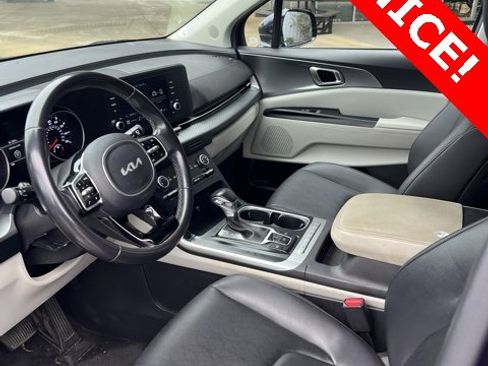 Used 2022 Kia Carnival LX image 9