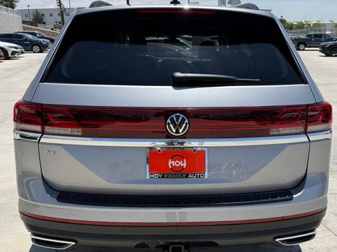 Used 2024 Volkswagen Atlas SE w/ Panoramic Sunroof Package FWD image 8