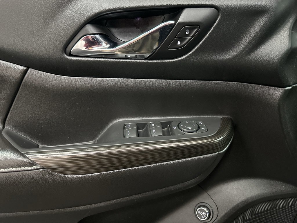 Used 2017 GMC Acadia SLT AWD/4WD image 18