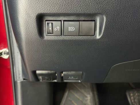 Used 2020 Toyota RAV4 LE FWD image 10