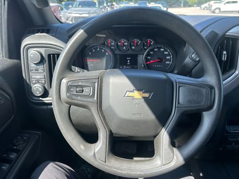 Used 2019 Chevrolet Silverado 1500 Custom w/ Custom Value Package AWD/4WD image 9