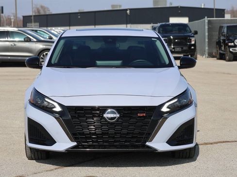 Used 2025 Nissan Altima 2.5 SR w/ SR Premium Package image 2