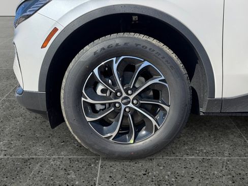 New 2026 Lincoln Nautilus Premier image 9