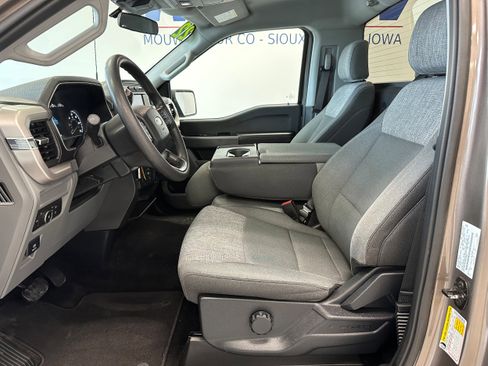 Used 2022 Ford F150 XLT w/ Trailer Tow Package image 10