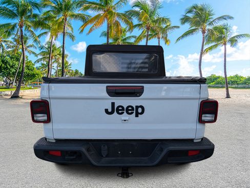 Used 2022 Jeep Gladiator Sport image 4