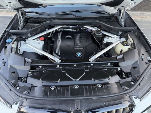 Used 2022 BMW X6 xDrive40i w/ M Sport Package image 5