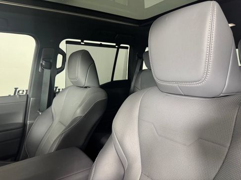 Used 2024 Lexus GX 550 w/ Accessory Package (Z1) AWD/4WD image 10