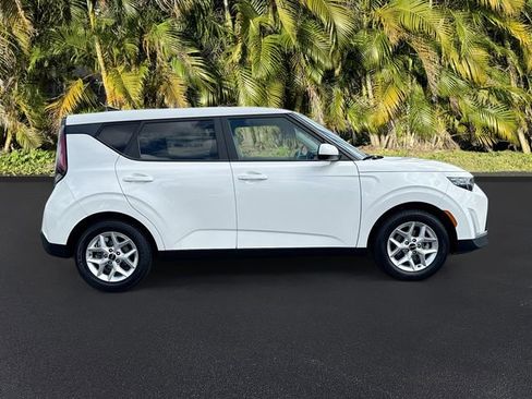 Used 2024 Kia Soul LX w/ Option Group 015 FWD image 4