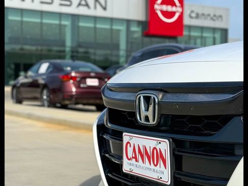 Used 2018 Honda Accord Touring image 5
