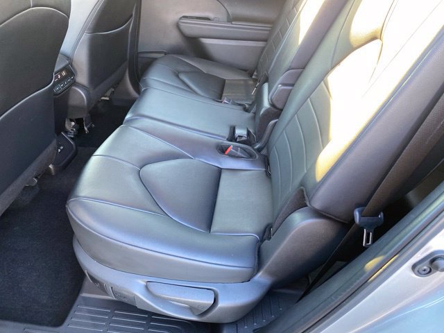 Used 2024 Toyota Highlander Limited AWD/4WD image 31