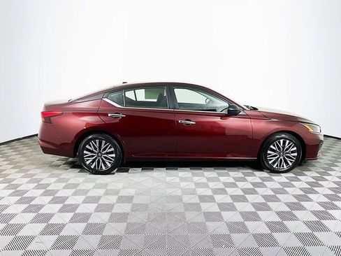 Used 2025 Nissan Altima 2.5 SV FWD image 9