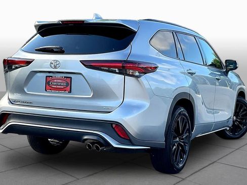 Used 2024 Toyota Highlander XSE FWD image 13