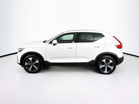 Used 2025 Volvo XC40 B5 Plus image 4