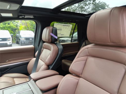 New 2026 Lincoln Navigator L Reserve AWD/4WD image 18