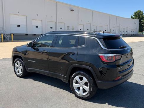 Used 2019 Jeep Compass Latitude AWD/4WD image 3