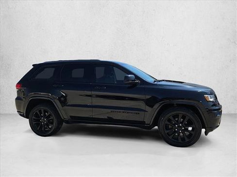 Used 2018 Jeep Grand Cherokee Altitude image 4