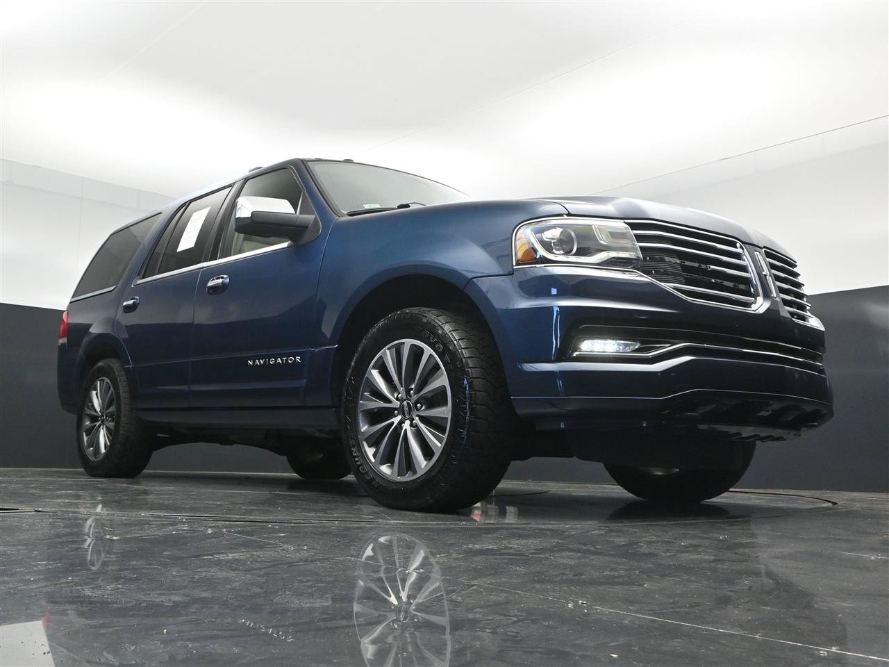 Used 2017 Lincoln Navigator Select AWD/4WD image 29