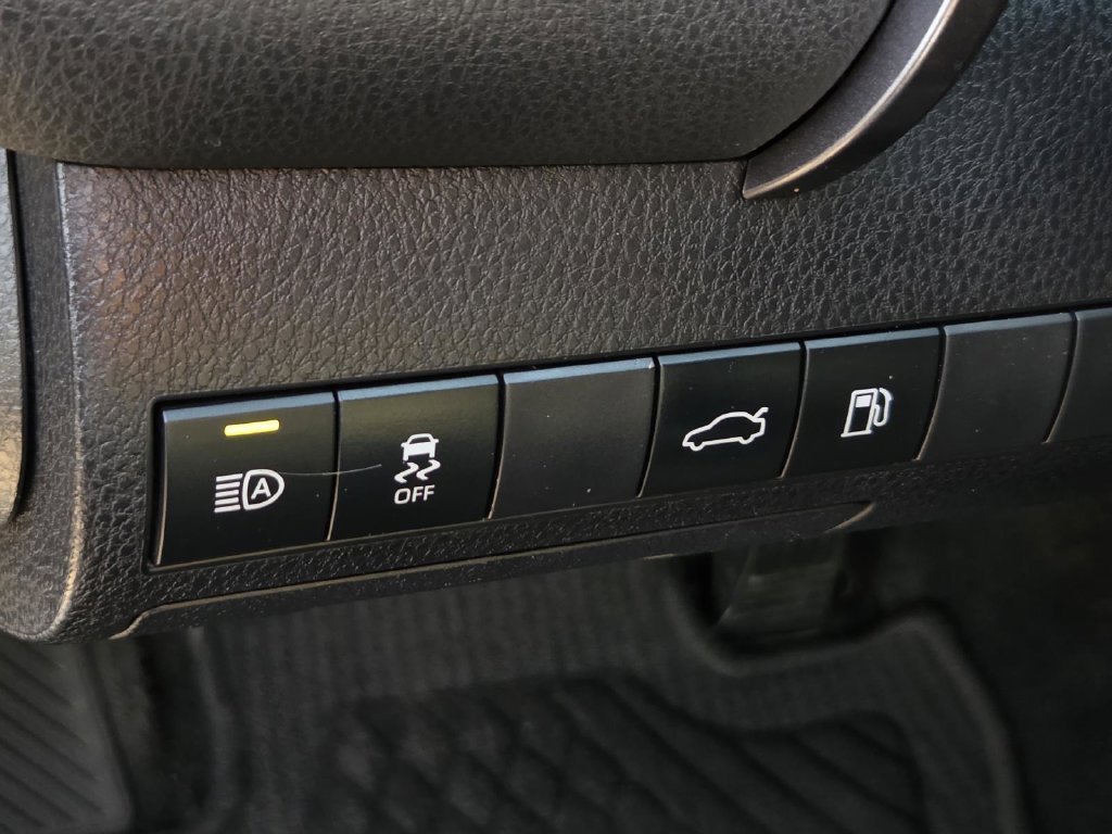 Used 2018 Toyota Camry SE w/ Moonroof Package FWD image 19