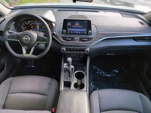 Used 2024 Nissan Altima 2.5 SV FWD image 13