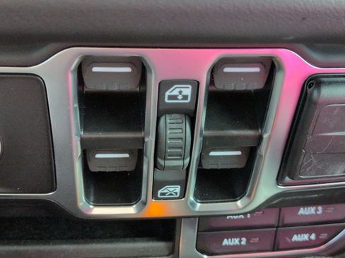 Used 2025 Jeep Wrangler Unlimited Sahara AWD/4WD image 23