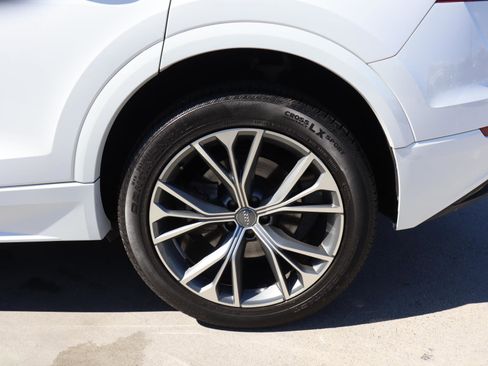 Used 2020 Audi Q8 Premium image 29