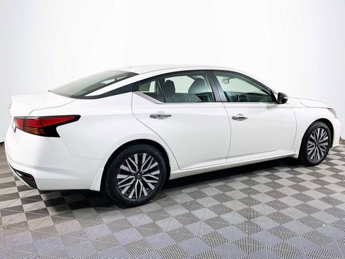 New 2025 Nissan Altima 2.5 SV image 2