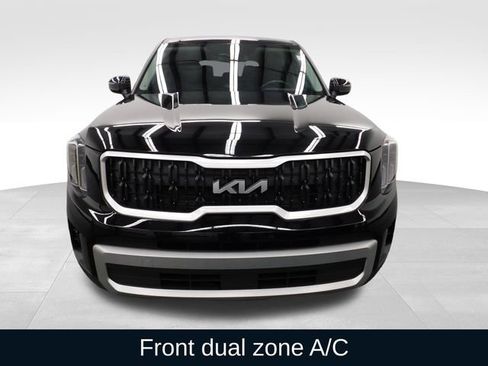 Used 2024 Kia Telluride LX image 3