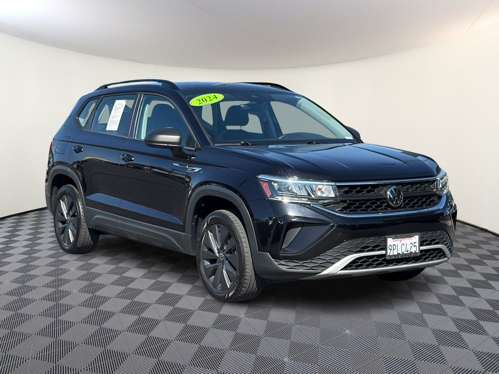 Used 2024 Volkswagen Taos S FWD image 1