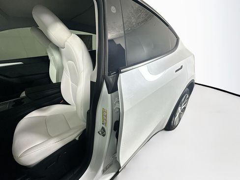 Used 2024 Tesla Model Y Long Range AWD/4WD image 12