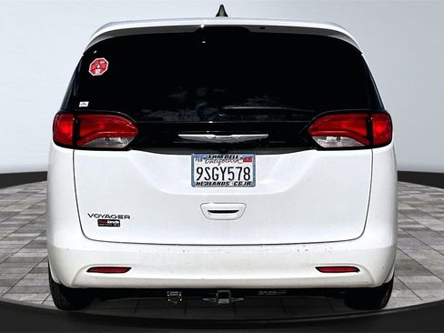Certified 2023 Chrysler Voyager LX image 5