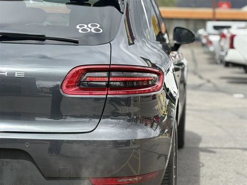 Used 2018 Porsche Macan S image 16