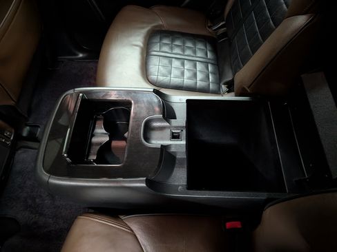 Used 2020 Nissan Armada Platinum image 11