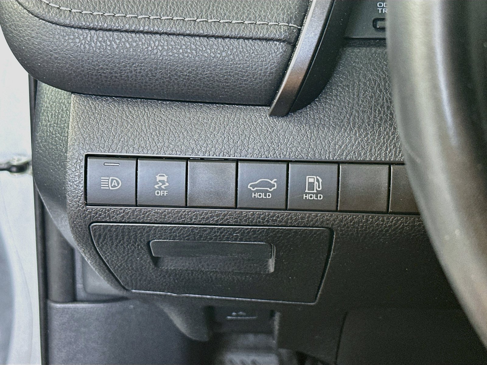 Used 2020 Toyota Camry SE FWD image 8