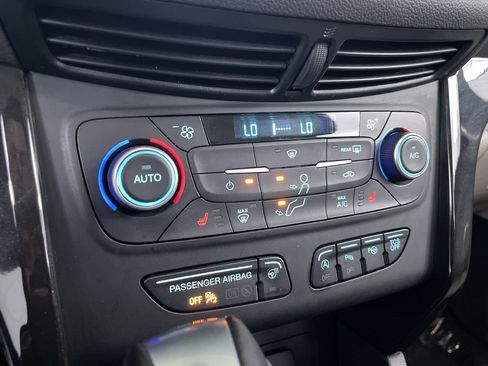 Used 2019 Ford Escape Titanium AWD/4WD image 18