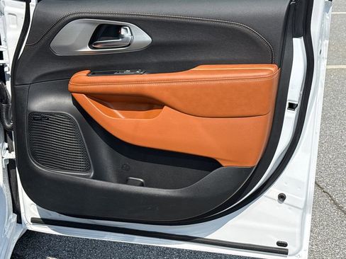 New 2026 Chrysler Pacifica Pinnacle FWD image 14