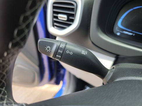 Used 2024 Hyundai Venue SEL FWD image 22