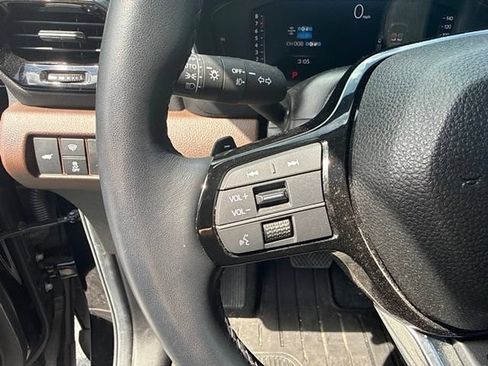 Used 2025 Honda Pilot Elite image 13