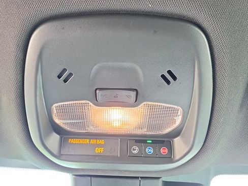 Certified 2025 Buick Envista Sport Touring w/ Convenience I Package FWD image 32