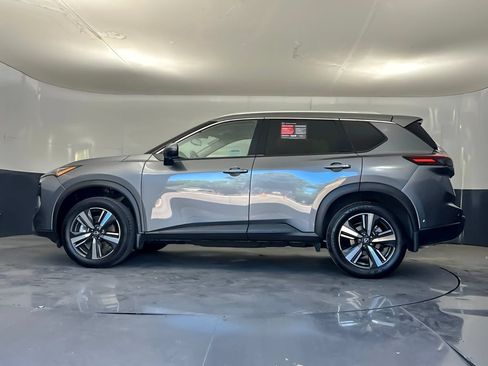 Used 2025 Nissan Rogue SL w/ Tech Package FWD image 6